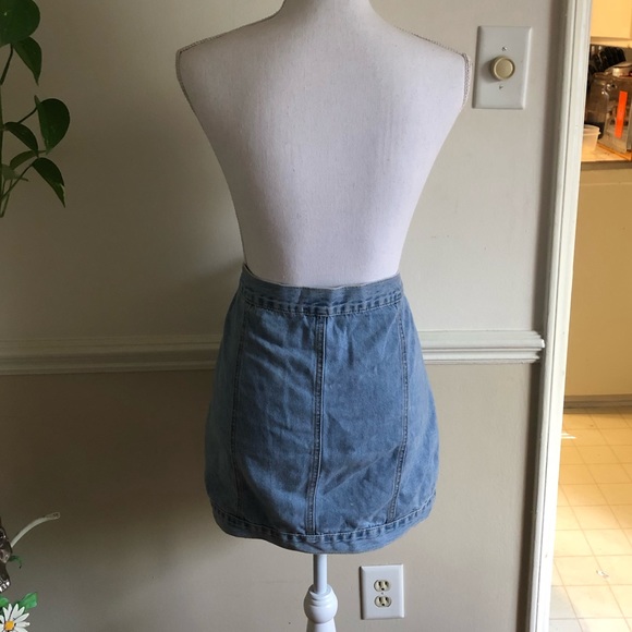 Cheap Monday Sz M Button Up Denim Skirt - Picture 2 of 6